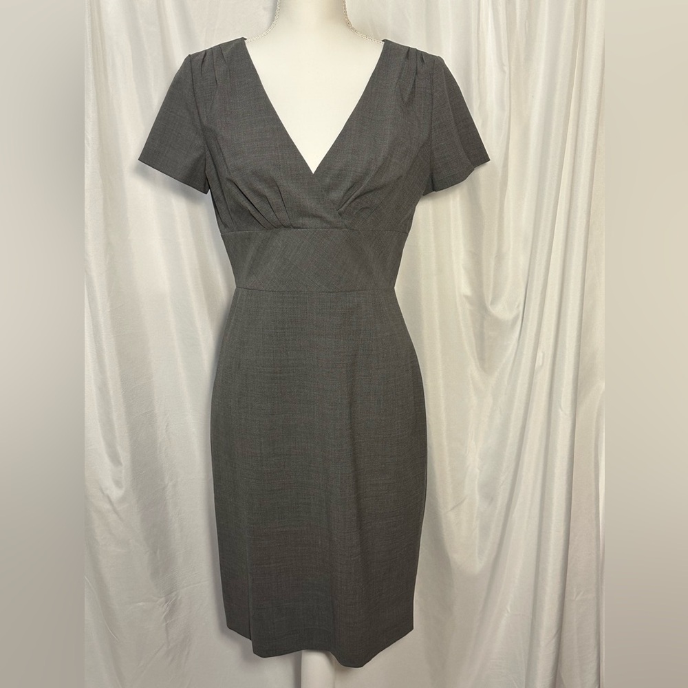 Banana Republic Short Sleeve Grey Dress. Size 6.